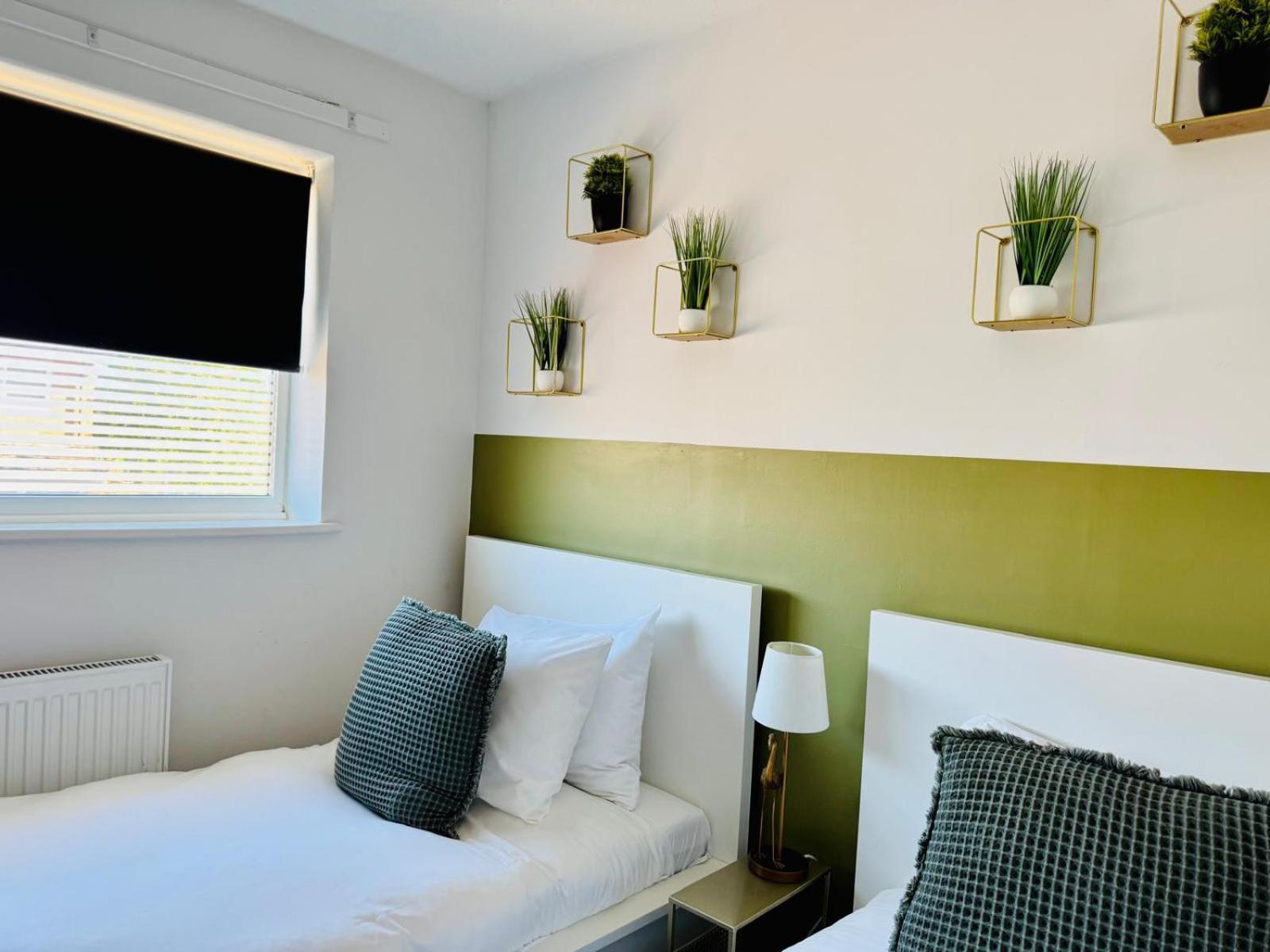 2 Bed House, Sleeps 6, Dog Friendly, Close To A14 M11, With Garden & Parking Long Stay Work Contractor Leisure, Jade CBG Exterior foto