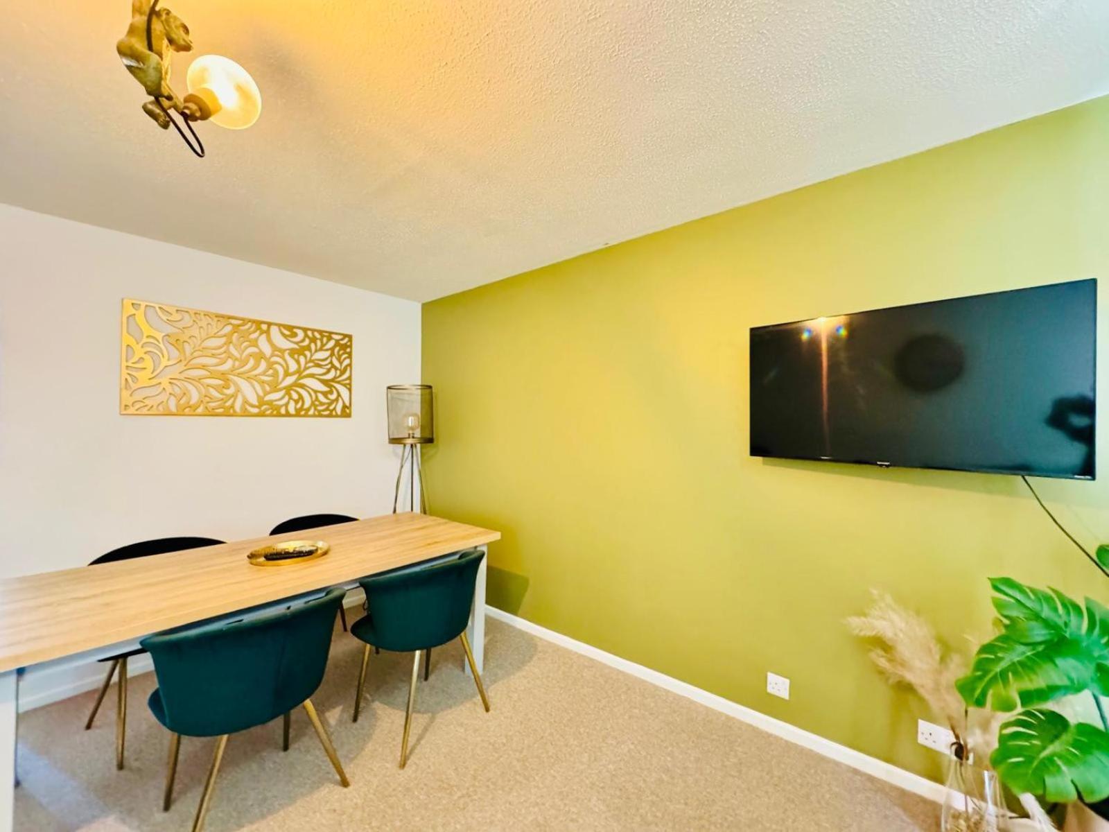 2 Bed House, Sleeps 6, Dog Friendly, Close To A14 M11, With Garden & Parking Long Stay Work Contractor Leisure, Jade CBG Exterior foto