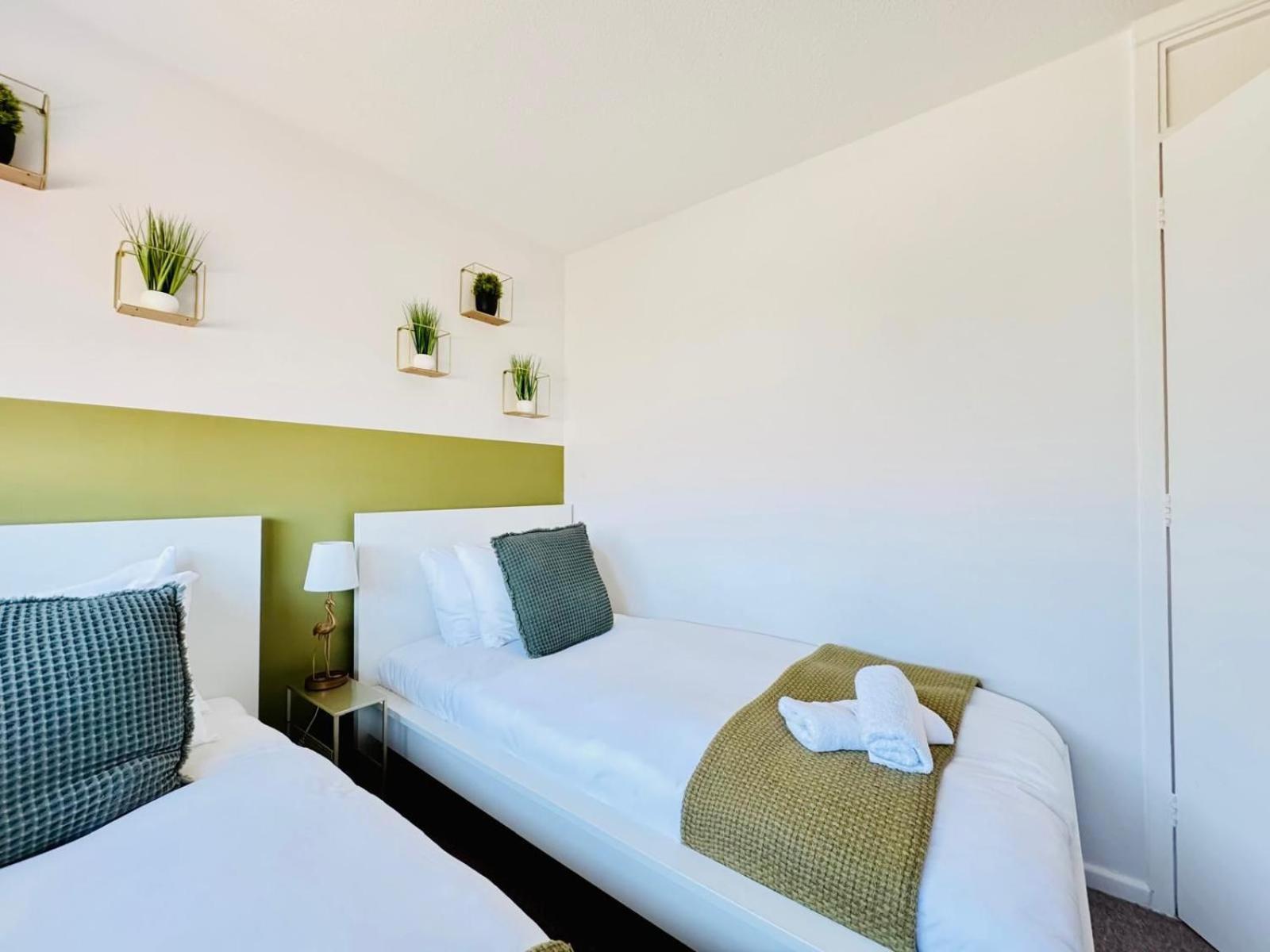 2 Bed House, Sleeps 6, Dog Friendly, Close To A14 M11, With Garden & Parking Long Stay Work Contractor Leisure, Jade CBG Exterior foto