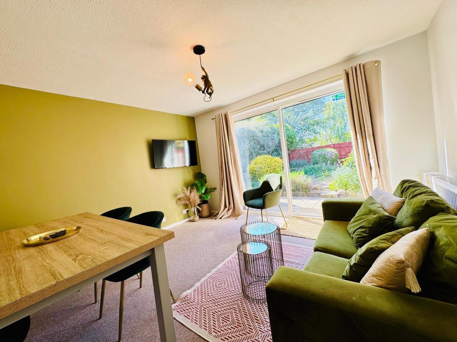 2 Bed House, Sleeps 6, Dog Friendly, Close To A14 M11, With Garden & Parking Long Stay Work Contractor Leisure, Jade CBG Exterior foto
