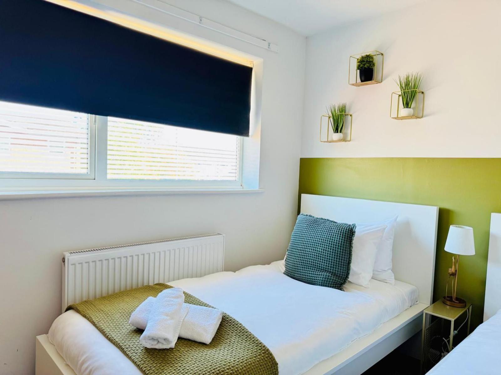 2 Bed House, Sleeps 6, Dog Friendly, Close To A14 M11, With Garden & Parking Long Stay Work Contractor Leisure, Jade CBG Exterior foto